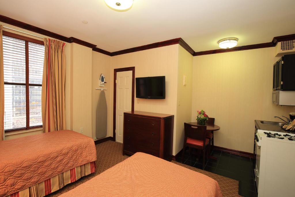 Studio with Two Twin Beds