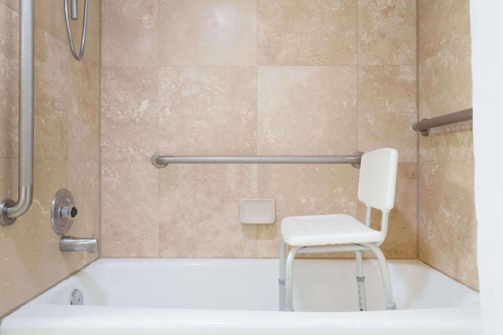 Queen Room – Mobility AccessNon-Smoking