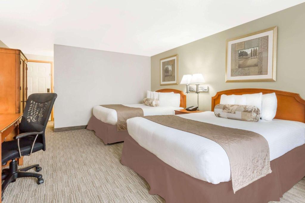 Queen Room with Two Queen Beds – Non-Smoking