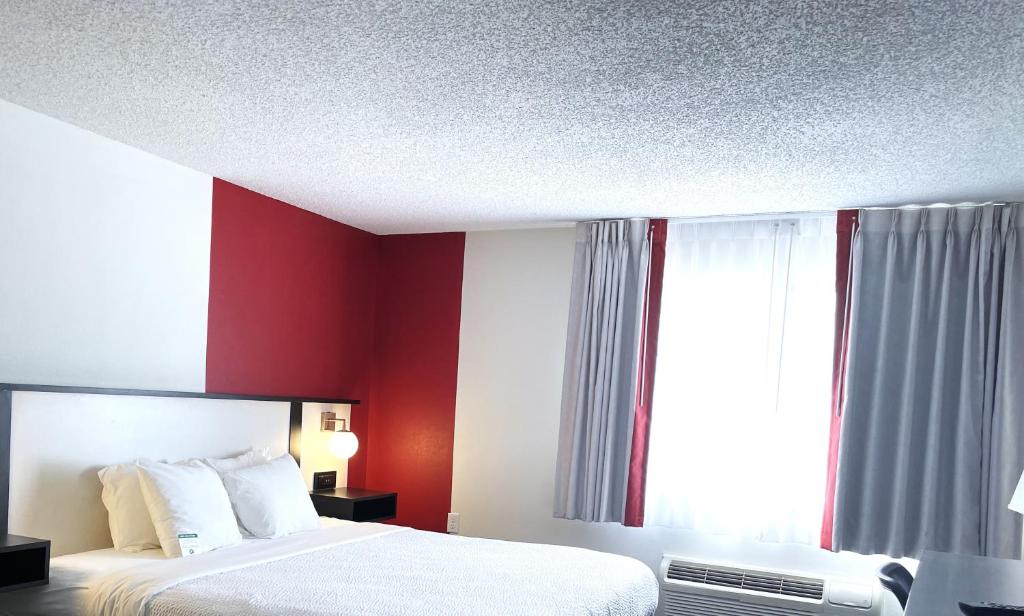 One-Bedroom King Suite – Non-Smoking