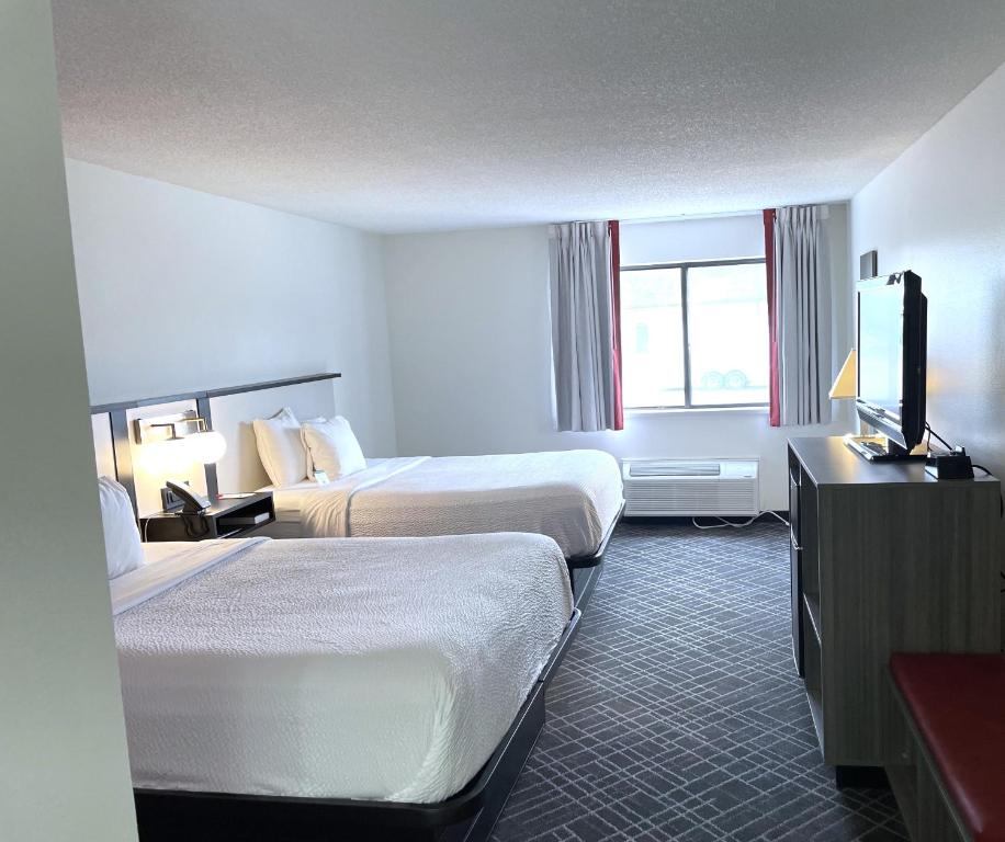 Queen Room with Two Queen Beds – Non-Smoking