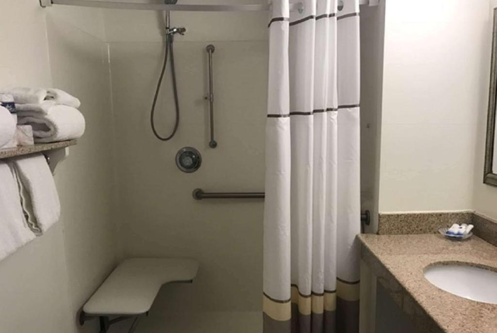 1 King Bed First Floor Mobility Accessible Room Ocean View Non-Smoking