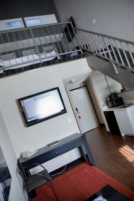 Loft King Suite – Non-Smoking