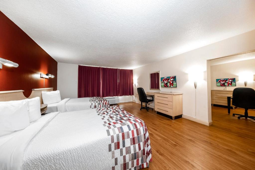 Deluxe Double Room Suite with Two Double Beds – Non-Smoking