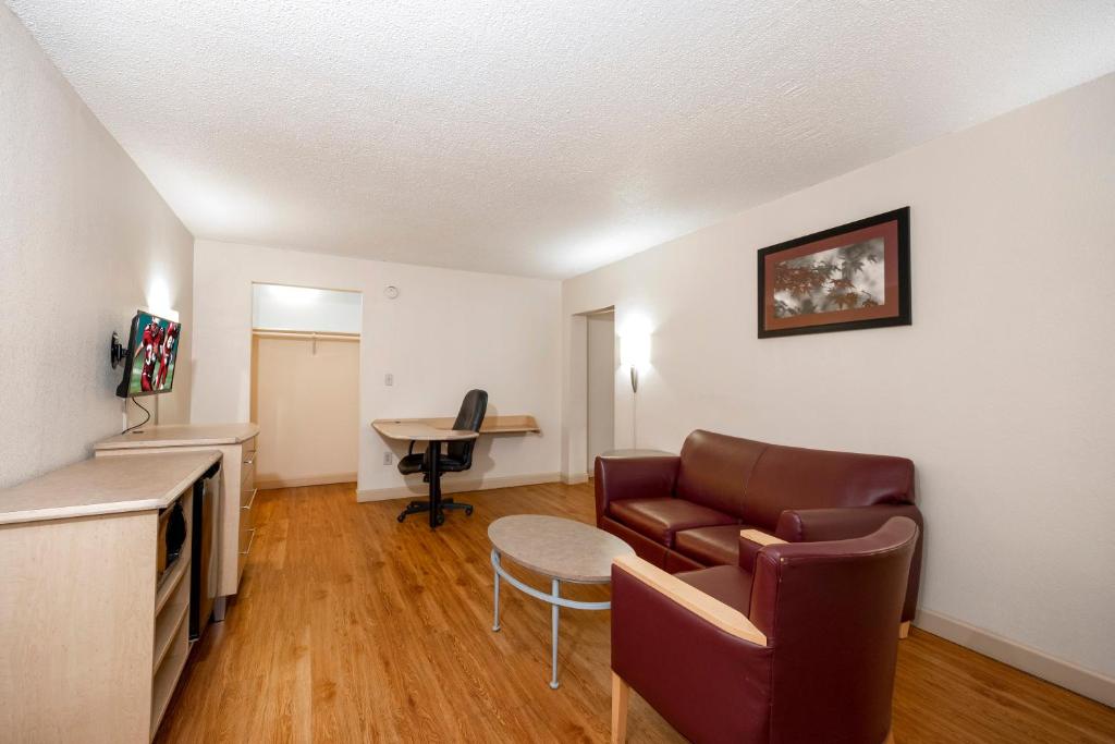 Deluxe Double Room Suite with Two Double Beds – Non-Smoking