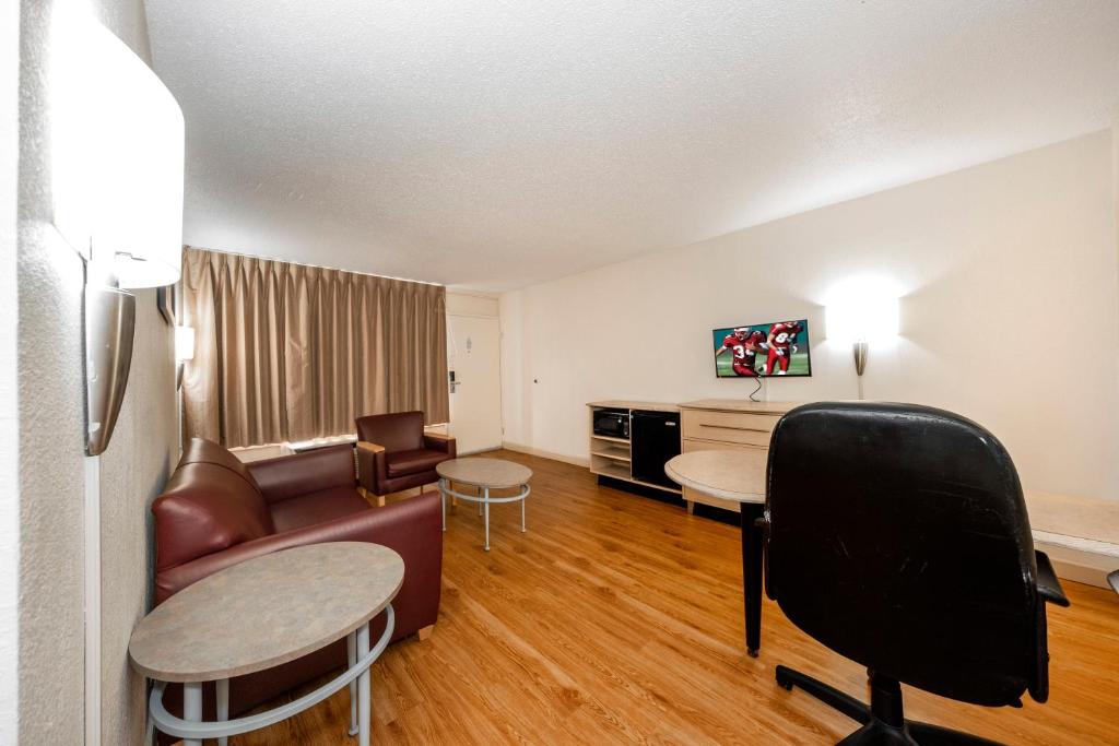 Deluxe Double Room Suite with Two Double Beds – Non-Smoking