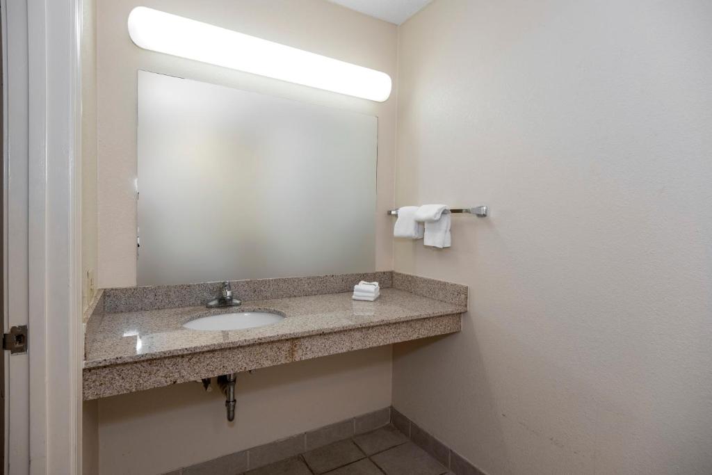 Superior King Room – Non-Smoking