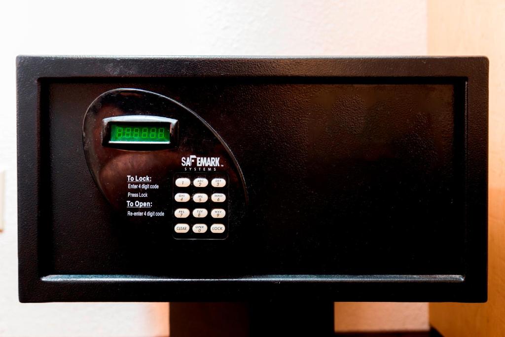 Deluxe King Room Disability Access Roll-In Shower Smoke Free