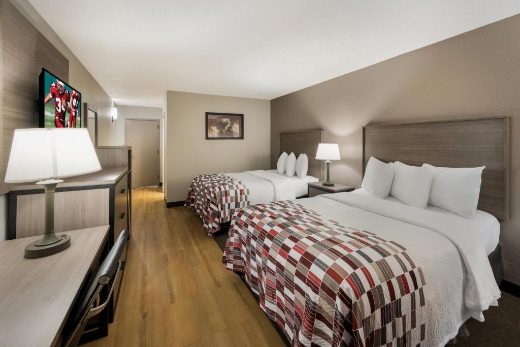 Deluxe Double Room with Two Double Beds – Non-Smoking