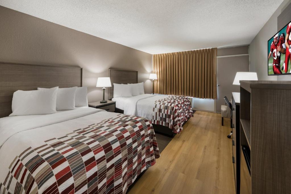 Deluxe Double Room with Two Double Beds – Non-Smoking