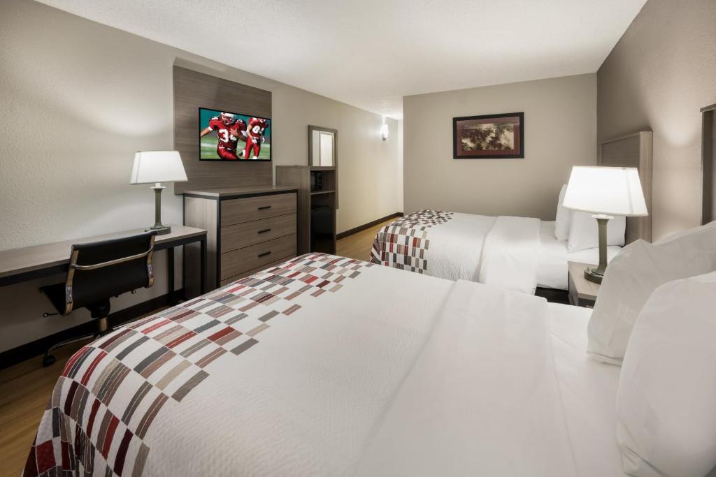 Deluxe Double Room with Two Double Beds – Non-Smoking