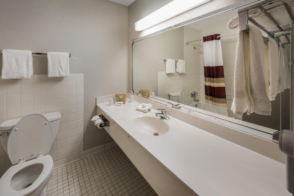 Deluxe Double Room with Two Double Beds – Non-Smoking