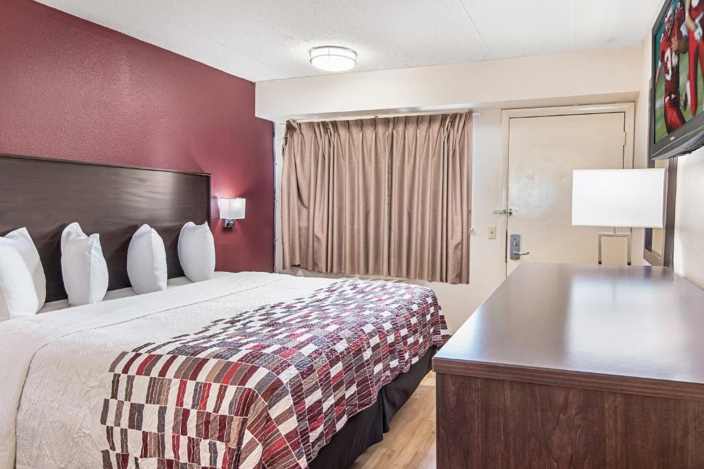 Deluxe King Room Smoking