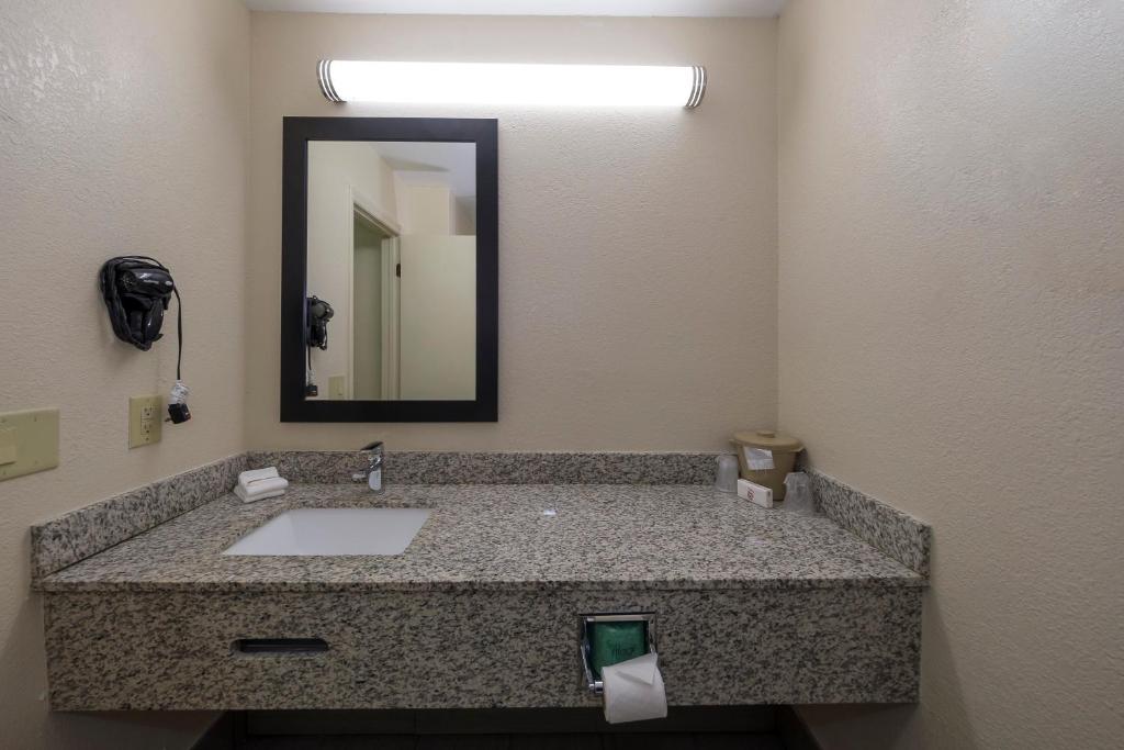 Deluxe Room with Two Queen Beds Smoke Free