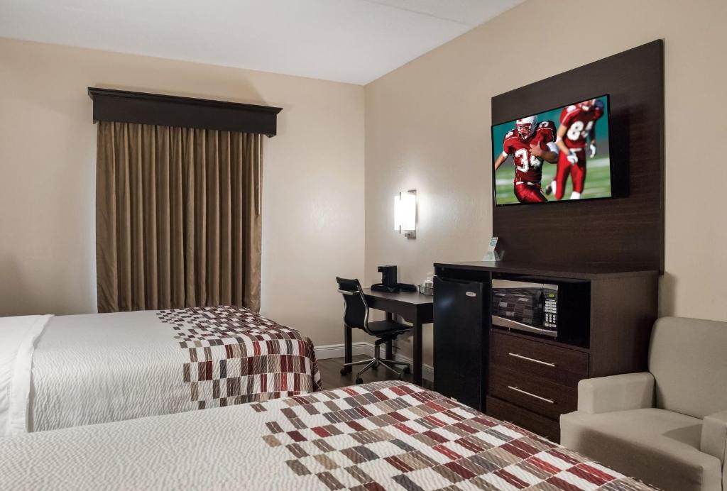 Deluxe Room with Two Queen Beds Disability Access Roll-In Shower Non-Smoking