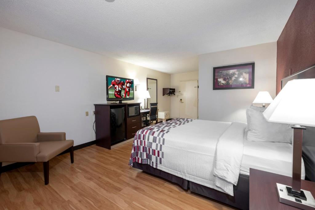 Deluxe Room with One Queen Bed Smoke Free