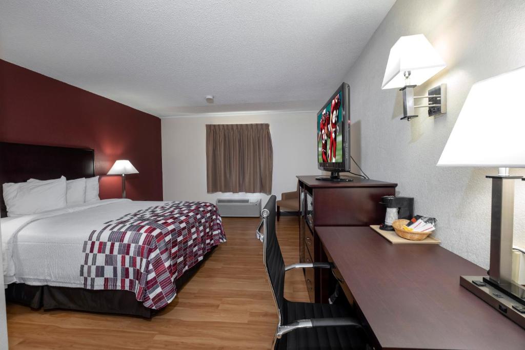 Deluxe Room with One Queen Bed Smoke Free