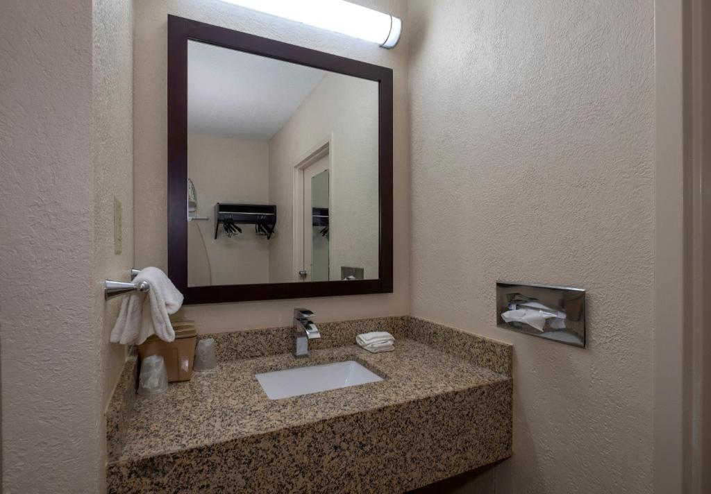 Deluxe Room with Two Queen Beds Disability Access Roll-In Shower Smoke Free