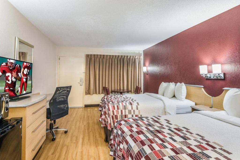 Deluxe Double Room with Two Double Beds – Non-Smoking