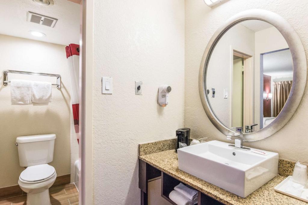 Deluxe Double Room with Two Double Beds – Non-Smoking