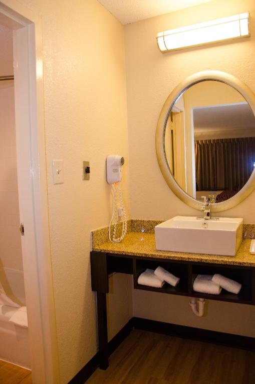 Deluxe Double Room with Two Double Beds – Non-Smoking