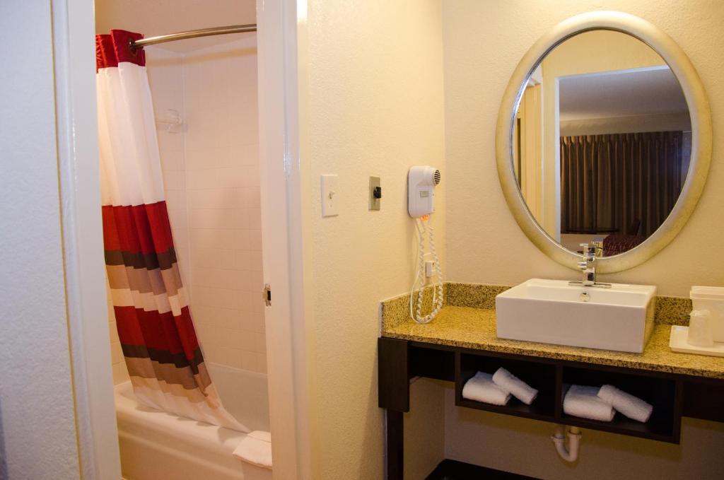 Deluxe Double Room with Two Double Beds – Non-Smoking