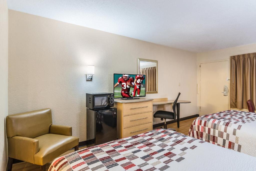 Double Room with 2 Double Beds – Disability Access – Non-Smoking