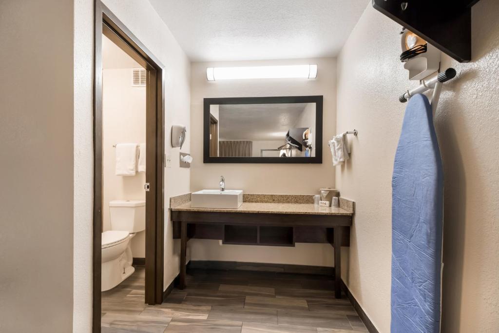 Deluxe King Room Non-Smoking