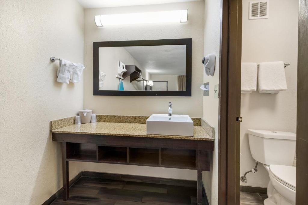 Deluxe Room with Two Queen Beds Non-Smoking