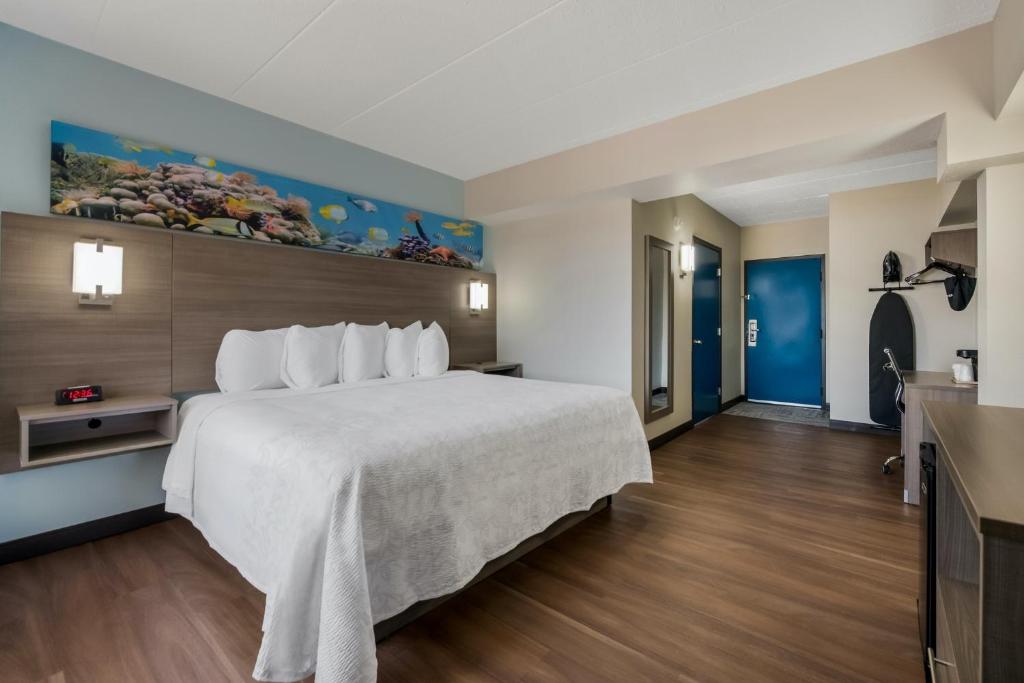 Premium King Room Disability Access with Partial Ocean View Smoke Free