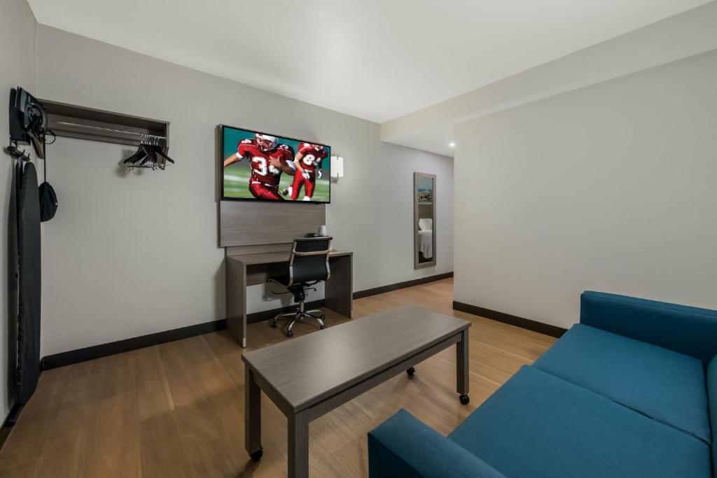 Suite with Two Double Beds Smoke Free