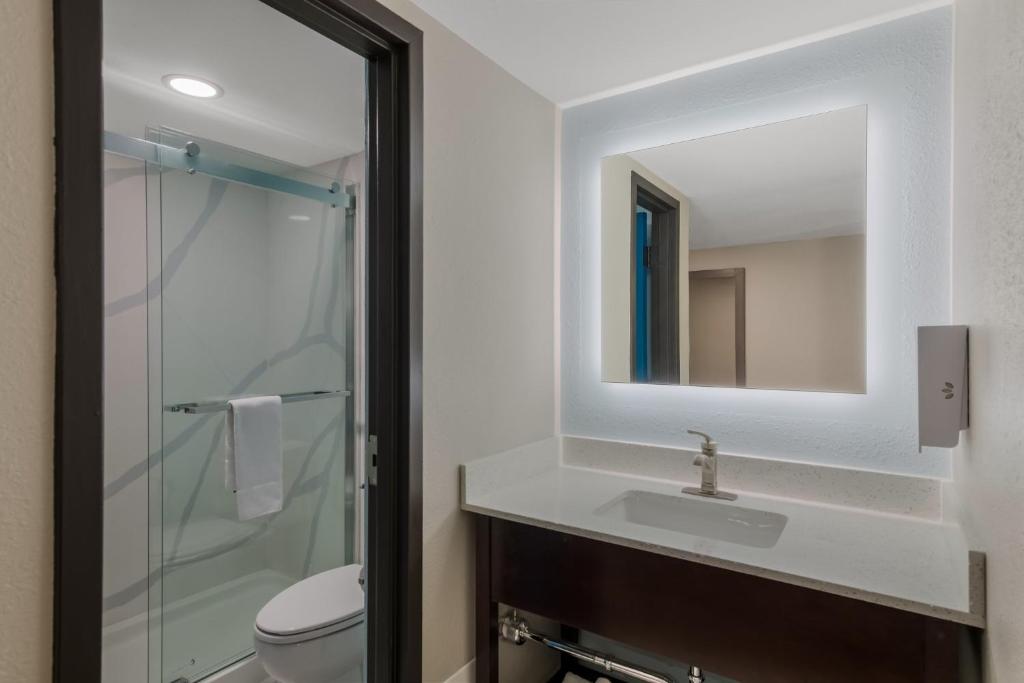 Suite with Two Double Beds with Partial Ocean View Smoke Free