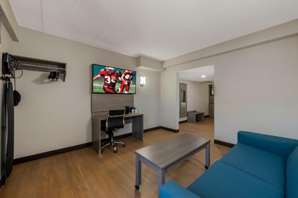 Suite with Two Double Beds with Partial Ocean View Smoke Free