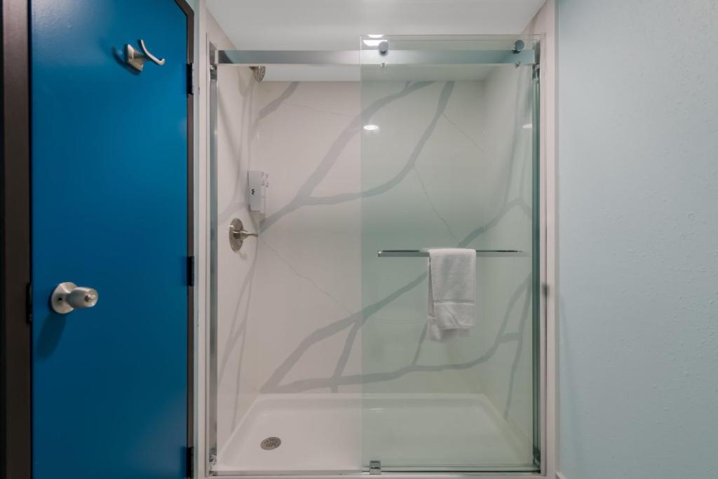 Suite with Two Double Beds with Partial Ocean View Smoke Free