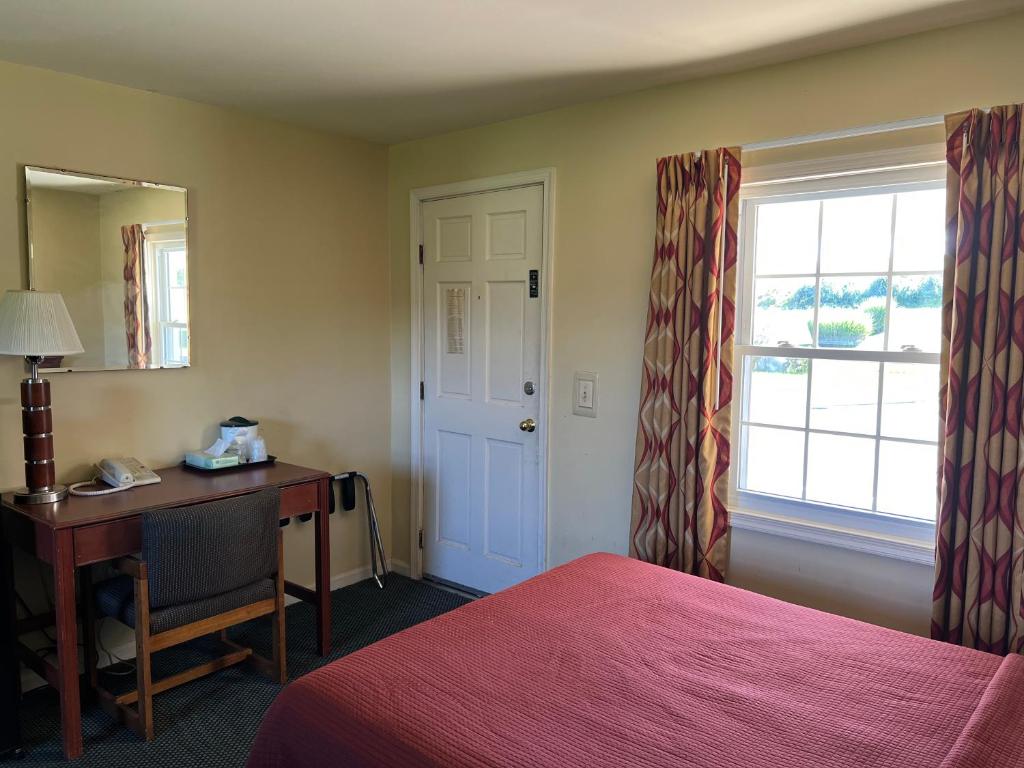 Queen Room – Smoking