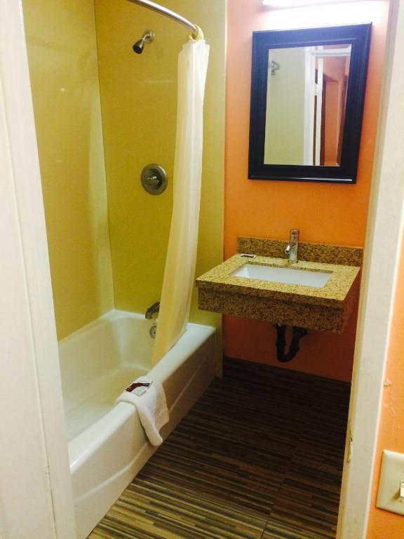 King Room – Non-Smoking