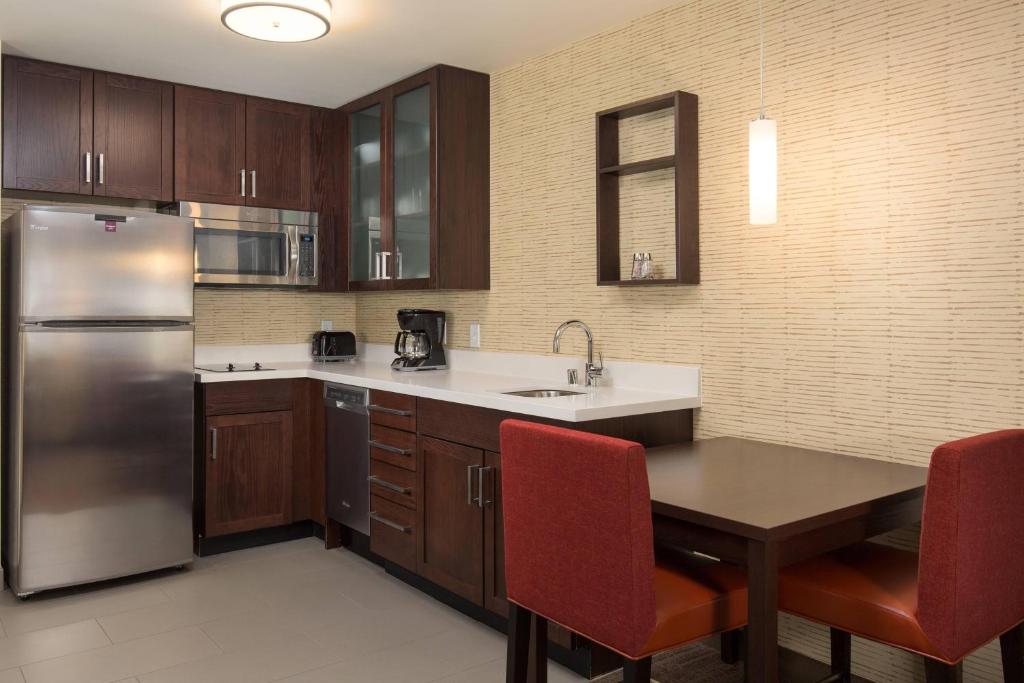 One-Bedroom King Suite