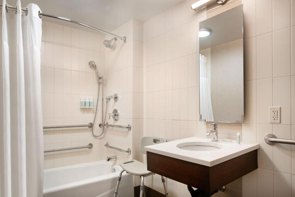 Studio with Two Queen Beds