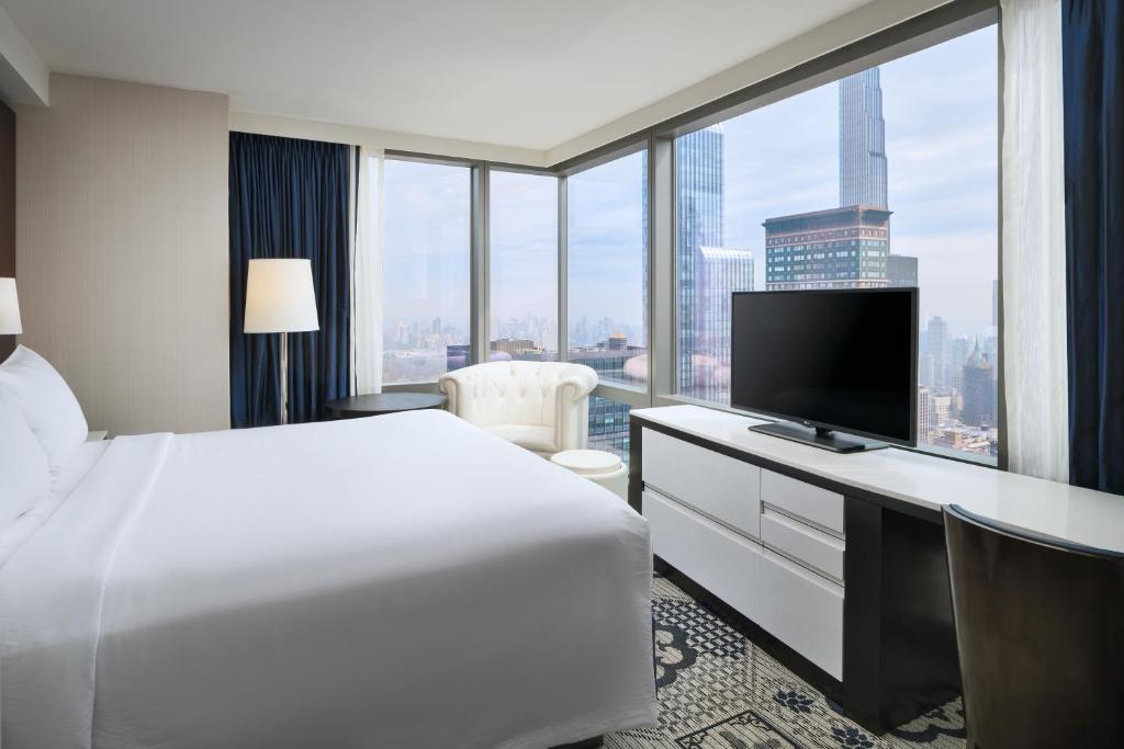Deluxe Studio with Times Square View