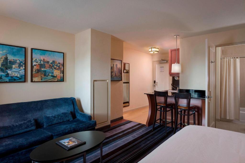 King Studio with Sofa Bed