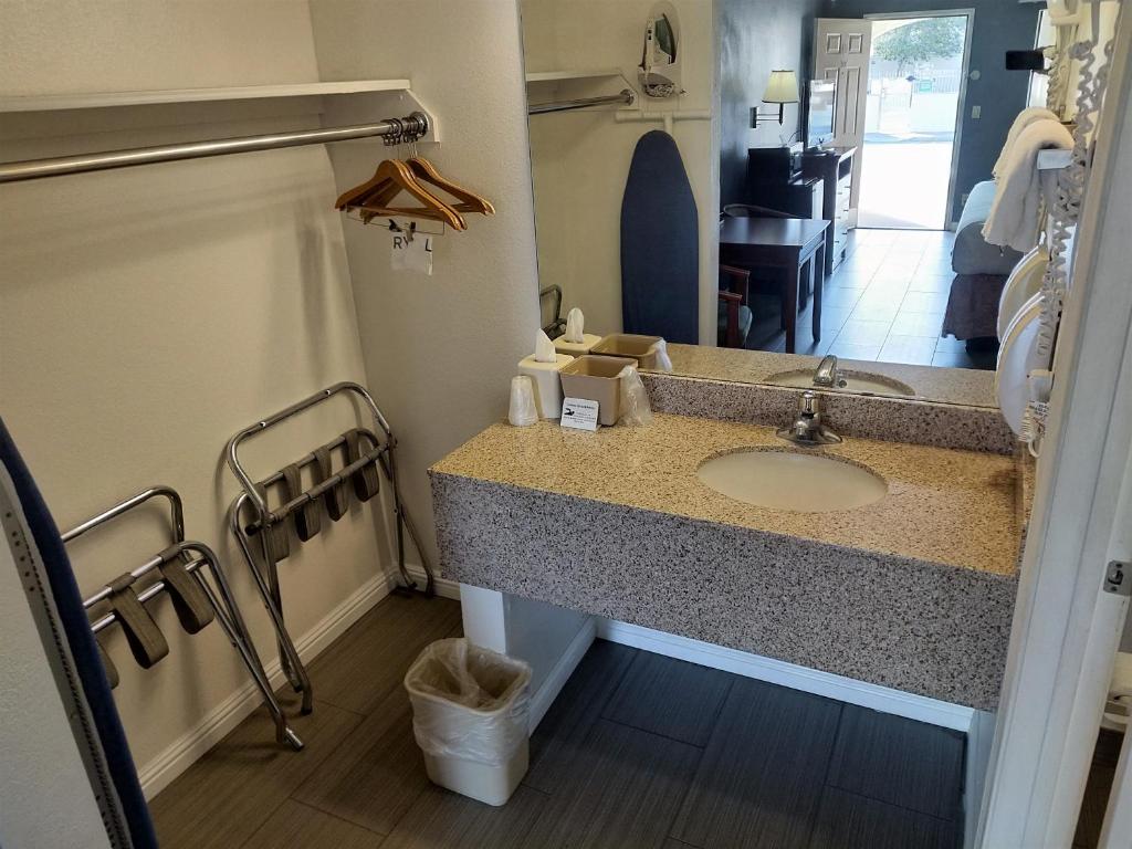 King Room – Non-Smoking