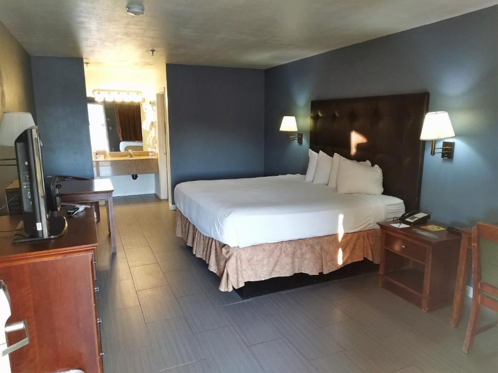 King Room – Non-Smoking