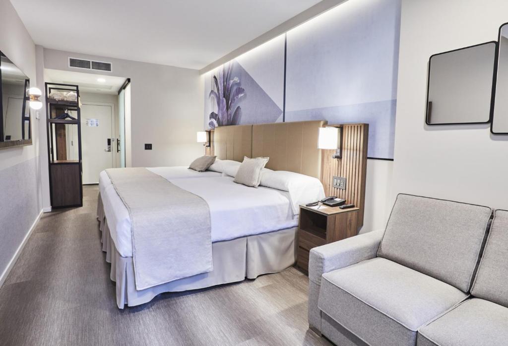 Deluxe Family Two Queen Beds