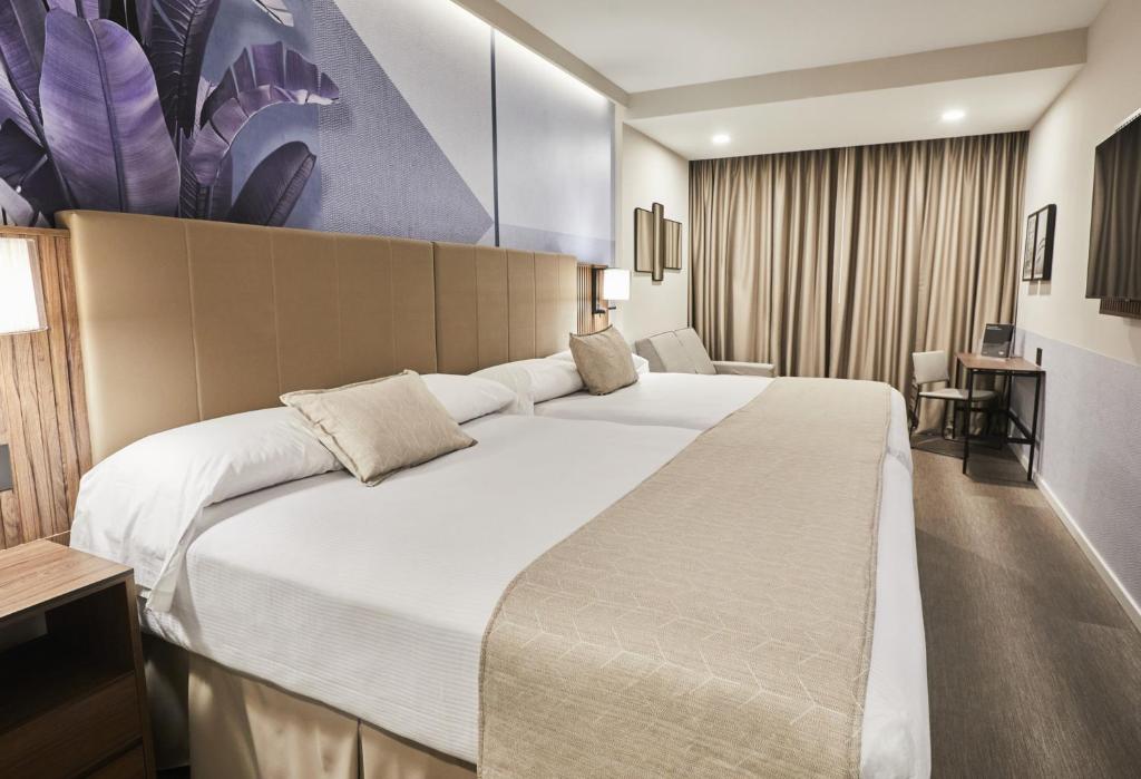 Deluxe Family Two Queen Beds