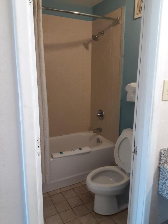 Queen Room with Two Queen Beds – Non-Smoking