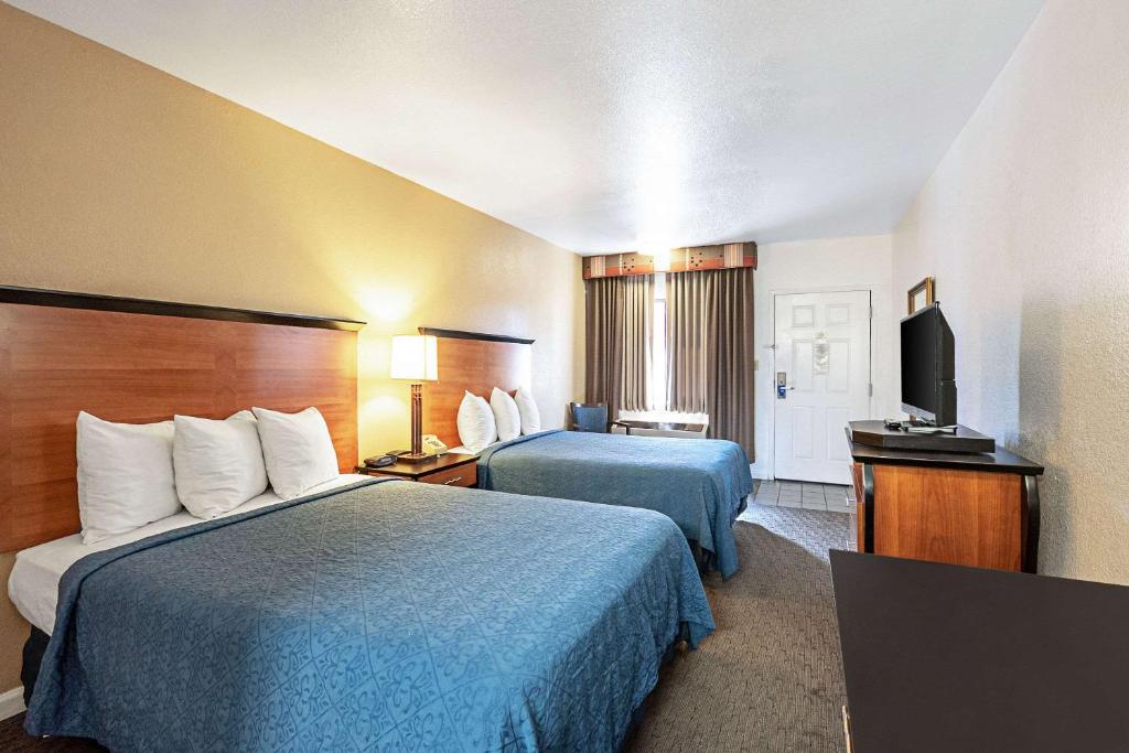 Double Room with Two Double Beds – Non-Smoking