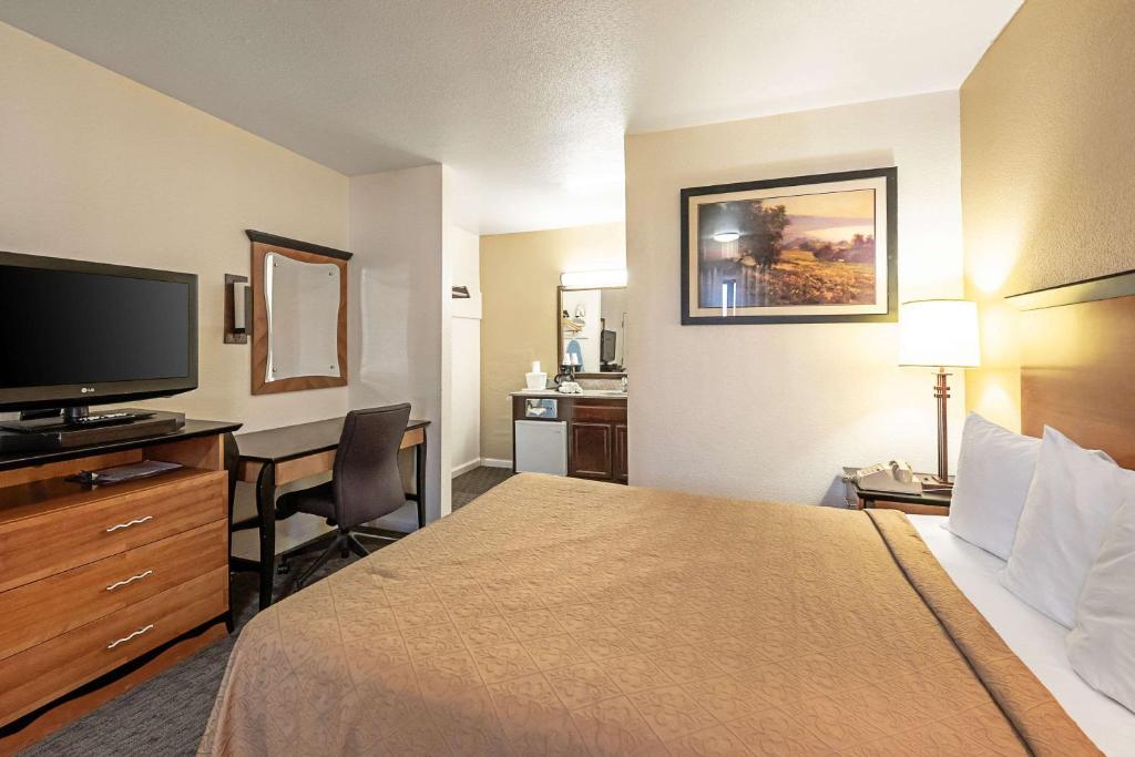 Queen Room – Non-Smoking