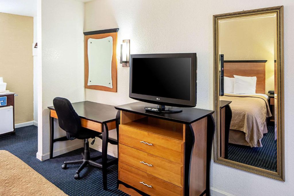 Queen Room – Non-Smoking