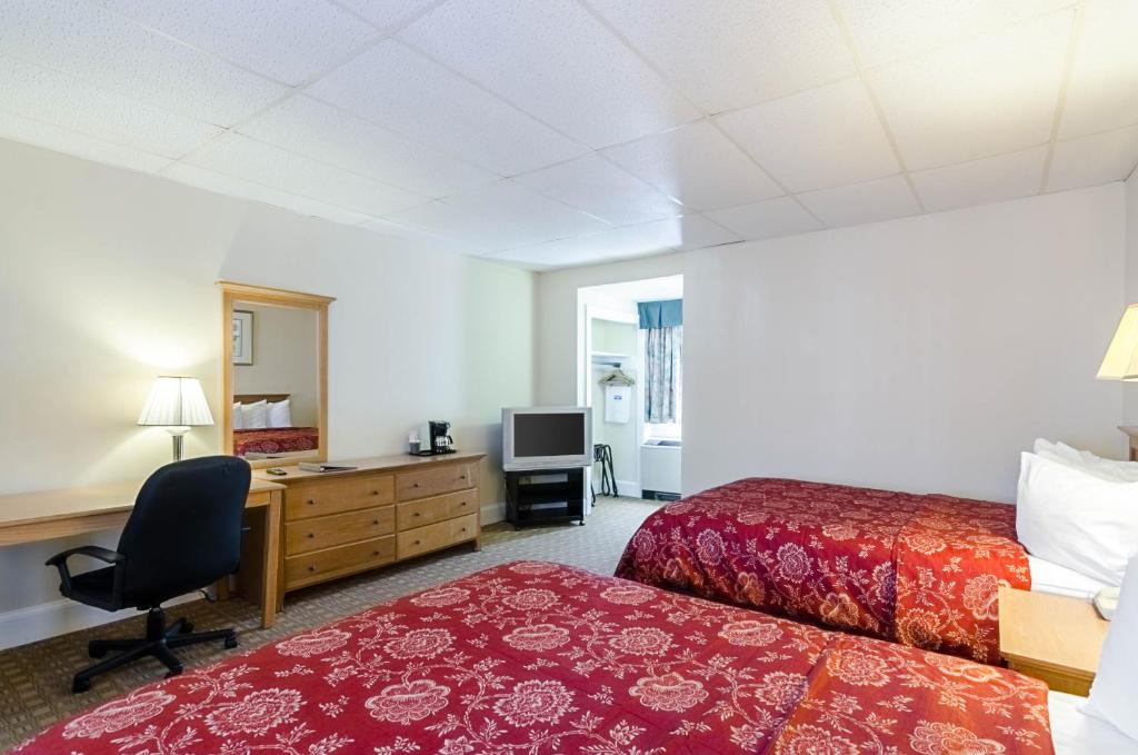 Queen Room with Two Queen Beds – Non-Smoking