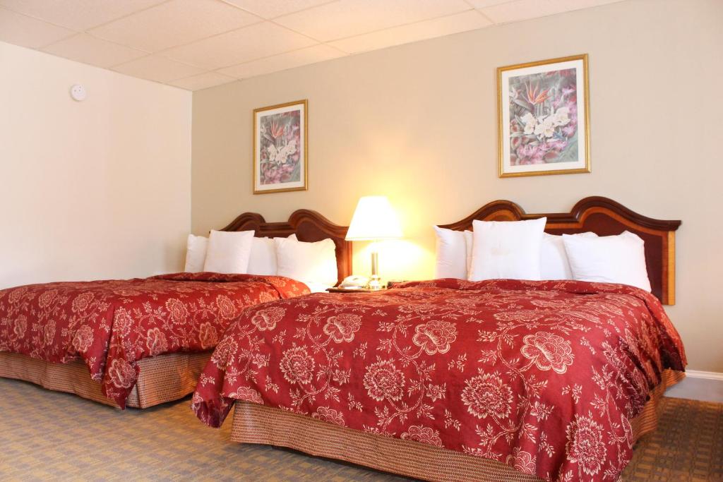 Queen Room with Two Queen Beds – Non-Smoking